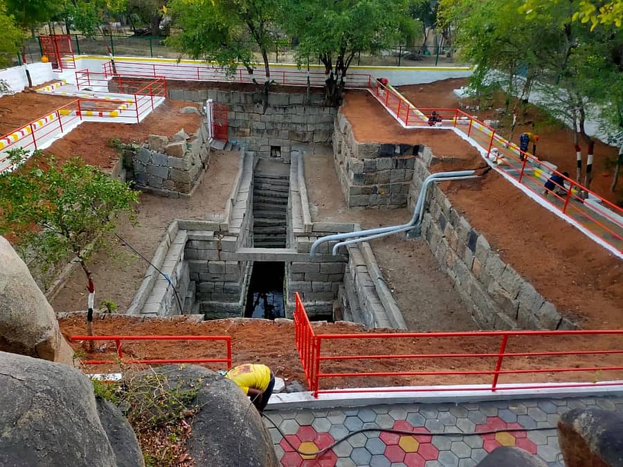 ದುರ್ಗಾದೇವಿ ಬೆಟ್ಟದ ಹಿಂಭಾಗದಲ್ಲಿನ ಸ್ನಾನಘಟ್ಟದ ಪುಷ್ಕರಣಿಯನ್ನು ನರೇಗಾ ಅಡಿ ಅಭಿವೃದ್ದಿ ಪಡಿಸಿರುವುದು