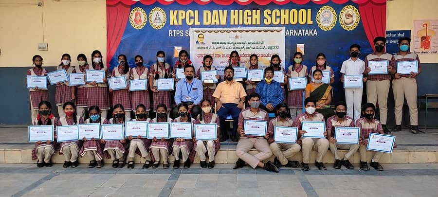 ಶಕ್ತಿನಗರದ ಡಿಎವಿ ಪಬ್ಲಿಕ್ ಸ್ಕೂಲ್ನಲ್ಲಿ ನಡೆದ ಡಾ.ಬಿ.ಆರ್.ಅಂಬೇಡ್ಕರ್ ಓದು ಭಾಷಣ ಮತ್ತು ಪ್ರಬಂಧ ಸ್ಪರ್ಧೆಯಲ್ಲಿ ವಿಜೇತ ವಿದ್ಯಾರ್ಥಿಗಳಿಗೆ ಪ್ರಶಸ್ತಿ ಪತ್ರ ನೀಡಲಾಯಿತು