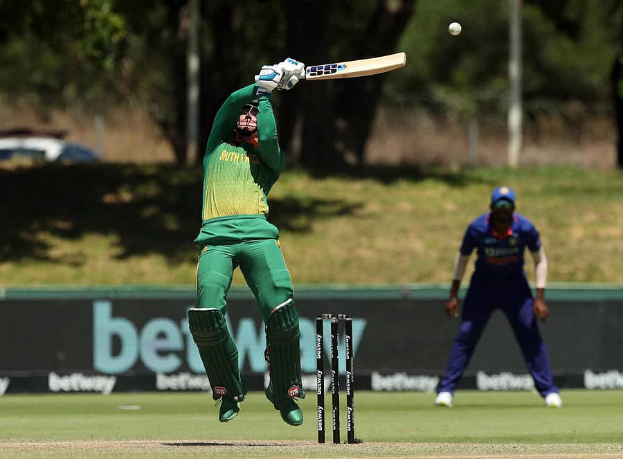 ಸಿ ವ್ಯಾನ್ ಡರ್ ಡಸೆನ್ ಆಕರ್ಷಕ ಹೊಡೆತ: ರಾಯಿಟರ್ಸ್ ಚಿತ್ರ