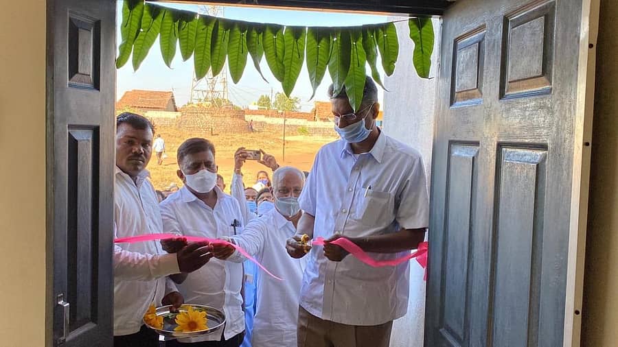 ಬೆಳಗಾವಿ ತಾಲ್ಲೂಕಿನ ಹೊಸವಂಟಮುರಿ ಗ್ರಾಮದ ಸರ್ಕಾರಿ ಶಾಲೆಯ ಕೊಠಡಿಗಳನ್ನು ಶಾಸಕ ಸತೀಶ ಜಾರಕಿಹೊಳಿ ಶುಕ್ರವಾರ ಉದ್ಘಾಟಿಸಿದರು