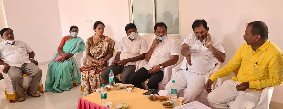 ಕೋಲಾರದಲ್ಲಿ ಶನಿವಾರ ಜೆಡಿಎಸ್ ಮುಖಂಡರ ಸಭೆಯಲ್ಲಿ ಪಕ್ಷದ ಜಿಲ್ಲಾ ಘಟಕದ ಅಧ್ಯಕ್ಷ ಜಿ.ಕೆ.ವೆಂಕಟಶಿವಾರೆಡ್ಡಿ ಮಾತನಾಡಿದರು