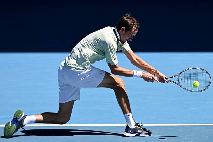 ಮ್ಯಾಕ್ಸಿಮ್ ಕ್ರೆಸಿ ವಿರುದ್ಧದ ಪಂದ್ಯದಲ್ಲಿ ಚೆಂಡನ್ನು ರಿಟರ್ನ್ ಮಾಡಿದ ಡ್ಯಾನಿಲ್ ಮೆಡ್ವೆಡೆವ್ –ಎಎಫ್ಪಿ ಚಿತ್ರ