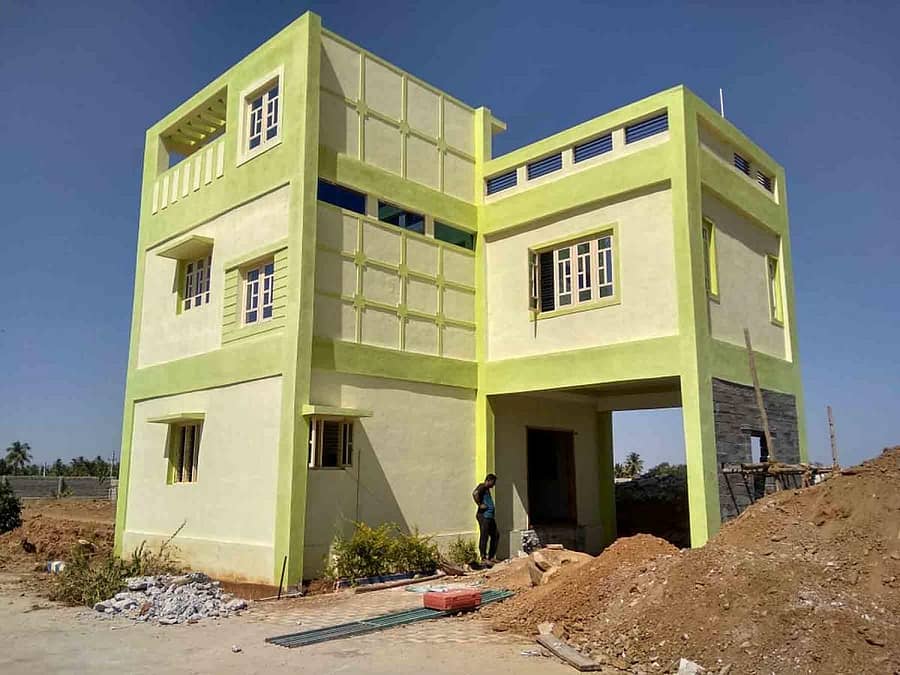 ಹಿರಿಯೂರು ತಾಲ್ಲೂಕಿನ ಹುಚ್ಚವ್ವನಹಳ್ಳಿ ಸಮೀಪ ಇರುವ ಅಕ್ಷಯ ಫುಡ್ ಪಾರ್ಕ್ನಲ್ಲಿ ನಿರ್ಮಿಸಿರುವ ವಾಡಿಯಾ ಆಗ್ರೋ ಪ್ರೈವೇಟ್ ಲಿಮಿಟೆಡ್ ಕಂಪನಿಯ ಕಟ್ಟಡ.