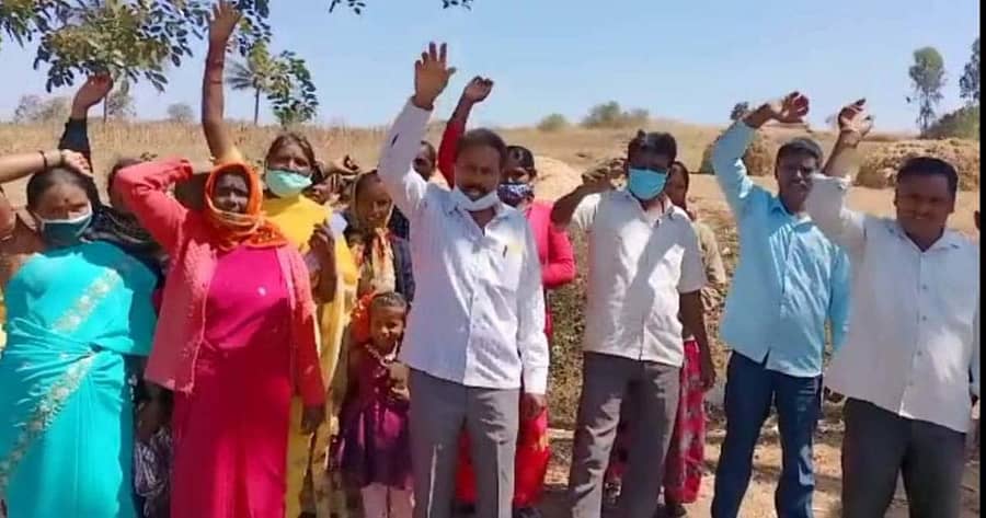 ಆಲೂರು ಕಸಬಾ ಮರಸು ಹೊಸಹಳ್ಳಿ ಗ್ರಾಮದಲ್ಲಿ ಸರ್ಕಾರಿ ಜಾಗ ಅಳತೆ ಮಾಡಲು ಹೋದ ಸಂದರ್ಭದಲ್ಲಿ ಸ್ಥಳೀಯರು ತಾಲ್ಲೂಕು ಆಡಳಿತ ವಿರುದ್ಧ ಪ್ರತಿಭಟನೆ ನಡೆಸಿದರು