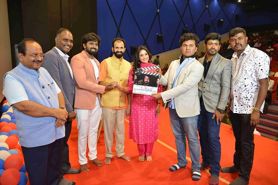 ಸ್ತಬ್ದ ಚಿತ್ರದ ಮುಹೂರ್ತ ಸಮಾರಂಭದಲ್ಲಿ ರಾಘವೇಂದ್ರ ರಾಜ್‌ಕುಮಾರ್‌, ಹರ್ಷಿಕಾ ಪೂಣಚ್ಚ, ಶ್ರೀರಾಜ್‌ ಇದ್ದರು