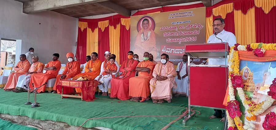 ಕಮಲಾಪುರ ತಾಲ್ಲೂಕಿನ ಮಹಾಗಾಂವ ಕಳ್ಳಿಮಠದಲ್ಲಿ ಗುರುಲಿಂಗ ಶಿವಾಚಾರ್ಯರ ಪುಣ್ಯಸ್ಮರಣೆ ಕಾರ್ಯಕ್ರಮದಲ್ಲಿ ವಿಧಾನ ಪರಿಷತ್‌ ಮಾಜಿ ಸದಸ್ಯ ಅಮರನಾಥ ಪಾಟೀಲ ಮಾತನಾಡಿದರು