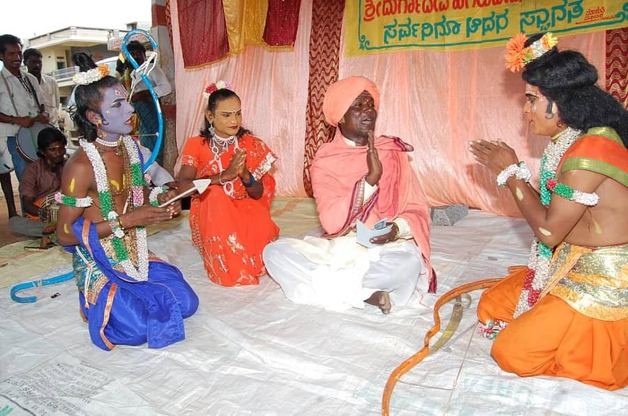 ಸಹಕಲಾವಿದರೊಂದಿಗೆ ಮೀರಾಲಿ ಶಿವಲಿಂಗಪ್ಪ