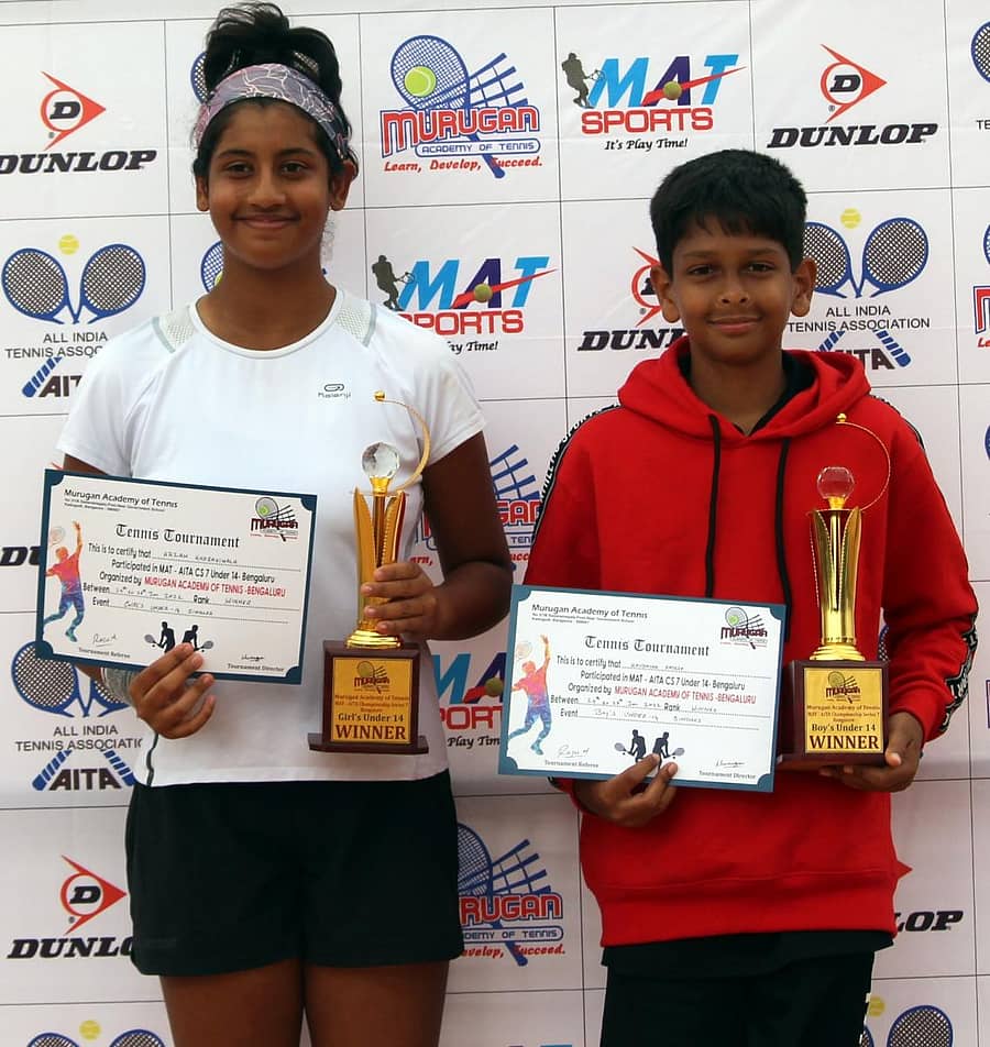 ಪ್ರಶಸ್ತಿಯೊಂದಿಗೆ ಸಂಭ್ರಮಿಸಿದ ಅರ್ಜಾನ್ ಖೊರಾಕಿವಾಲ ಮತ್ತು ಕೌಶಿಕ್ ರಾಜೇಶ್