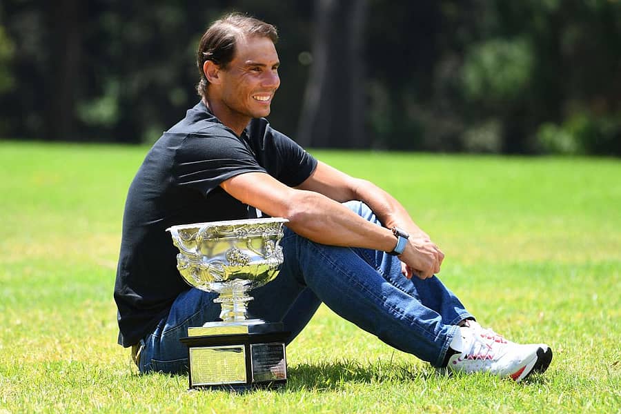 ಮಾಧ್ಯಮ ಪ್ರತಿನಿಧಿಗಳಿಗಾಗಿ ಸೋಮವಾರ ಆಯೋಜಿಸಿದ್ದ ಫೋಟೊ ಶೂಟ್‌ನಲ್ಲಿ ಪ್ರಶಸ್ತಿಯೊಂದಿಗೆ ರಫೆಲ್ ನಡಾಲ್ –ಎಎಫ್‌ಪಿ ಚಿತ್ರ