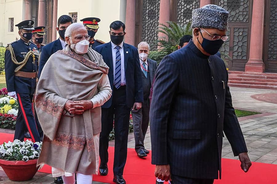 ಸಂಸತ್ನ ಉಭಯ ಸದನಗಳನ್ನು ಉದ್ದೇಶಿಸಿ ಮಾತನಾಡಲು ರಾಷ್ಟ್ರಪತಿ ರಾಮನಾಥ್ ಕೋವಿಂದ್ ಸಂಸತ್ ಭವನಕ್ಕೆ ಆಗಮಿಸಿದ ಸಂದರ್ಭ. ಜತೆಯಲ್ಲಿ ಪ್ರಧಾನಿ ನರೇಂದ್ರ ಮೋದಿ ಇದ್ದಾರೆ – ಎಎಫ್ಪಿ ಚಿತ್ರ