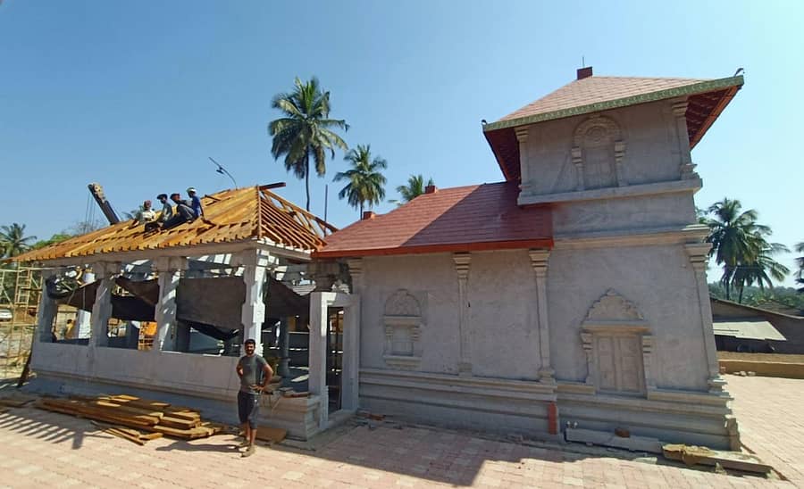 ನಿರ್ಮಾಣ ಹಂತದಲ್ಲಿರುವ ಶಿರಸಿ ತಾಲ್ಲೂಕಿನ ಬರೂರು ಗ್ರಾಮದ ಶಿಲಾಮಯ ಲಕ್ಷ್ಮೀನರಸಿಂಹ ದೇವಸ್ಥಾನ