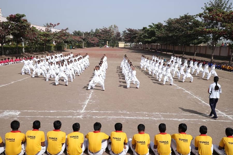 ಬೆಳಗಾವಿ ಜಿಲ್ಲೆಯ ಮೂಡಲಗಿ ತಾಲ್ಲೂಕಿನ ಮೊರಾರ್ಜಿ ದೇಸಾಯಿ ವಸತಿ ಶಾಲೆಯಲ್ಲಿ ಹೆಣ್ಣು ಮಕ್ಕಳಿಗೆ ಕರಾಟೆ ತರಬೇತಿ ನೀಡಲಾಗುತ್ತಿದೆ