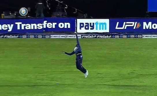 ಬಿನುರಾ ಫರ್ನಾಂಡೊ ಕ್ಯಾಚ್ ಹಿಡಿದ ದೃಶ್ಯ (ಟ್ವಿಟರ್ ಚಿತ್ರ)