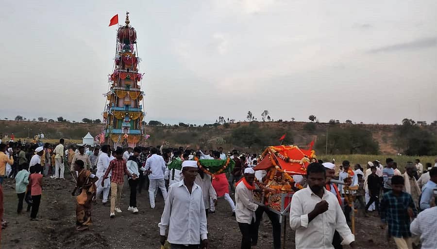 ಬಸವಕಲ್ಯಾಣದ ಬಟಗೇರಾದಲ್ಲಿ ಬುಧವಾರ ಗೋಣಿರುದ್ರೇಶ್ವರ ರಥೋತ್ಸವ ಜರುಗಿತು