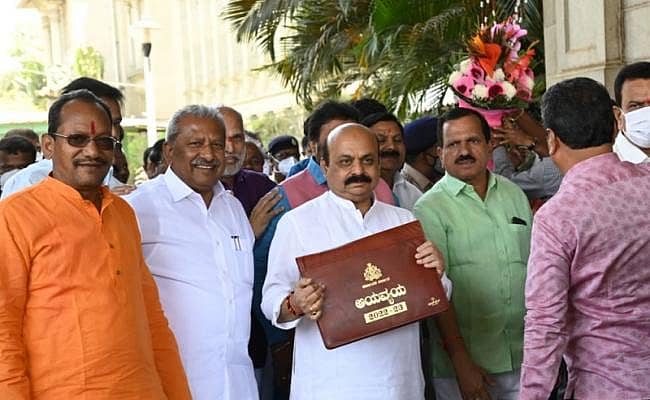 ಮುಖ್ಯಮಂತ್ರಿ ಬಸವರಾಜ್‌ ಬೊಮ್ಮಾಯಿ ಶುಕ್ರವಾರ ರಾಜ್ಯ ಬಜೆಟ್‌ ಮಂಡಿಸಿದರು