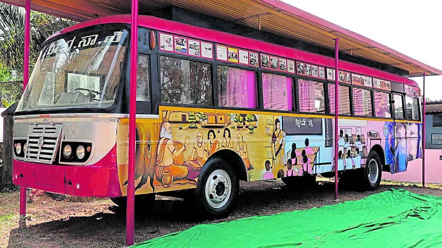 ಉದ್ಘಾಟನೆಗೆ ಸಿದ್ಧವಾಗಿರುವ ಸ್ಮಾರ್ಟ್‌ ಕ್ಲಾಸ್‌ ಹೊಂದಿರುವ ಬಸ್‌