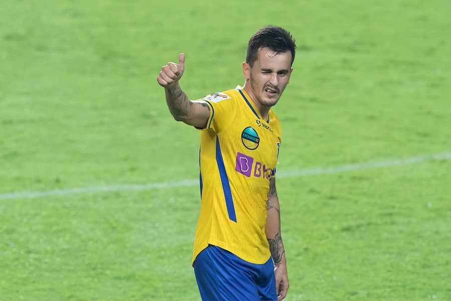 ಗೋಲು ಗಳಿಸಿದ ಕೇರಳ ಬ್ಲಾಸ್ಟರ್ಸ್‌ನ ಅಡ್ರಿಯನ್ ಲೂನಾ ಸಂಭ್ರಮಿಸಿದ ಪರಿ