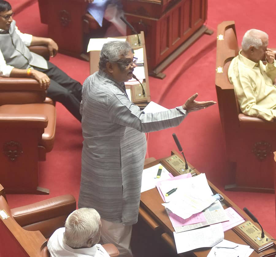 ವಿಧಾನ ಪರಿಷತ್ನಲ್ಲಿ ಗುರುವಾರ ಕಾಂಗ್ರೆಸ್ನ ಪಿ.ಆರ್. ರಮೇಶ್ ಮಾತನಾಡಿದರು –ಪ್ರಜಾವಾಣಿ ಚಿತ್ರ