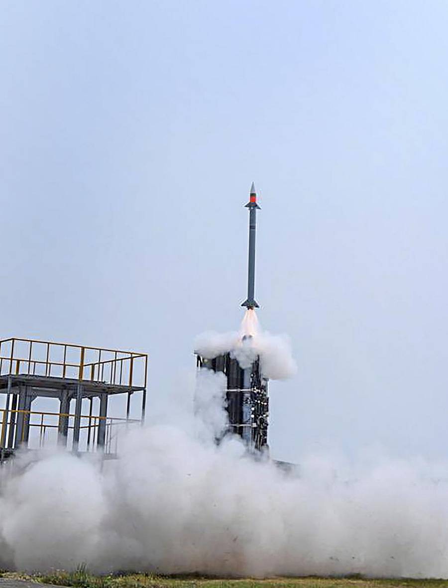 ಭಾರತ ಮಧ್ಯಮ ಕ್ರಮಾಂಕದ ಕ್ಷಿಪಣಿ ‘ಎಂಆರ್ಎಸ್ಎಎಂ’ನ ಪರೀಕ್ಷಾರ್ಥ ಪ್ರಯೋಗವನ್ನು ಭಾನುವಾರ ಒಡಿಶಾದ ಚಾಂದಿಪುರ್ನಲ್ಲಿ ನಡೆಸಿತು.