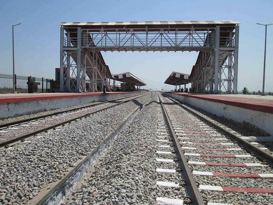 ಗಂಗಾವತಿಯ ವಿದ್ಯಾನಗರದಲ್ಲಿ ನಿರ್ಮಾಣವಾಗಿರುವ ರೈಲ್ವೆ ನಿಲ್ದಾಣದಲ್ಲಿ ಕುಡಿಯುವ ನೀರು, ಸಂಪರ್ಕ ವಾಹನ ಸೇರಿದಂತೆ ಮೂಲಸೌಲಭ್ಯಗಳ ಕೊರತೆ ಇದೆ