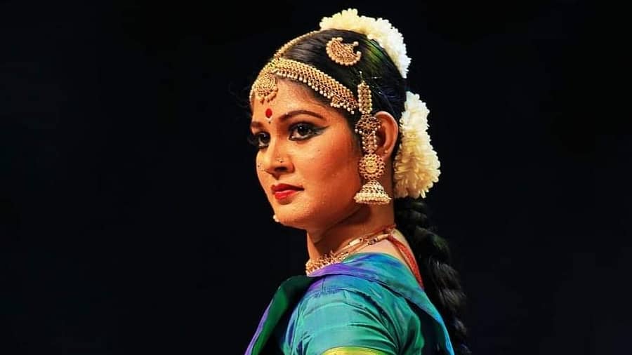 ಮಾನ್ಸಿಯಾ, ಶಾಸ್ತ್ರೀಯ ನೃತ್ಯಗಾರ್ತಿ