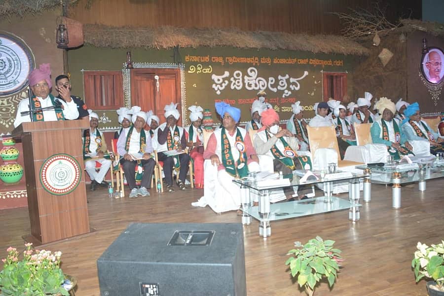 ಗದುಗಿನ ಗ್ರಾಮೀಣಾಭಿವೃದ್ಧಿ ಮತ್ತು ಪಂಚಾಯತ್ರಾಜ್ ವಿಶ್ವವಿದ್ಯಾಲಯದ ಘಟಿಕೋತ್ಸವದಲ್ಲಿ ರಾಜ್ಯಪಾಲ ಥಾವರಚಂದ್ ಗೆಹಲೋತ್ ಮಾತನಾಡಿದರು