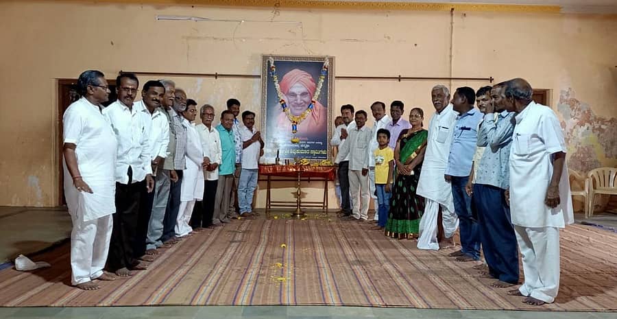 ಯಾದಗಿರಿಯ ವೀರಶೈವ ಕಲ್ಯಾಣ ಮಂಟಪದಲ್ಲಿ ಡಾ.ಶಿವಕುಮಾರ ಸ್ವಾಮೀಜಿ ಜಯಂತಿ ಆಚರಿಸಲಾಯಿತು