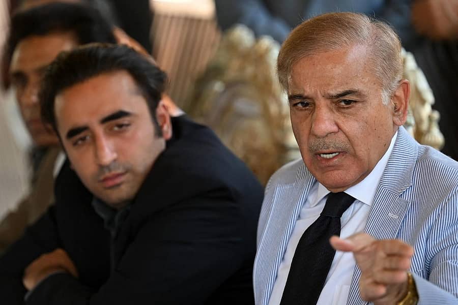 ಪ್ರತಿಪಕ್ಷಗಳ ನಾಯಕರಾದ ಶಹಬಾಝ್ ಶರೀಫ್ (ಬಲ) ಹಾಗೂ ಬಿಲಾವಲ್ ಭುಟ್ಟೋ ಅವರು ಇಸ್ಲಾಮಾಬಾದ್ನಲ್ಲಿ ನಡೆದ ಸುದ್ದಿಗೋಷ್ಠಿಯಲ್ಲಿ ಸೋಮವಾರ ಮಾತನಾಡಿದರು–ಎಎಫ್ಪಿ ಚಿತ್ರ