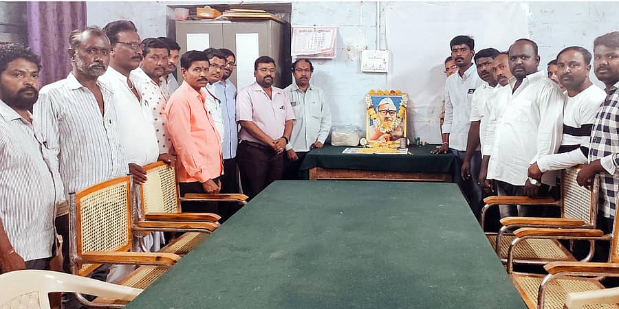 ಹುಣಸಗಿಯ ತಹಶೀಲ್ದಾರ್ ಕಚೇರಿಯಲ್ಲಿ ಡಾ.ಬಾಬು ಜಗಜೀವನರಾಂ ಅವರ 115ನೇ ಜಯಂತಿ ಆಚರಿಸಲಾಯಿತು. ತಹಶೀಲ್ದಾರ್ ಅಶೋಕಕುಮಾರ ಸುರಪುರಕರ್, ಉಪಖಜಾನಾಧಿಕಾರಿ ಸಣ್ಣಕೆಪ್ಪ ಕೊಂಡಿಕಾರ, ಗ್ರೇಡ್-2 ತಹಶೀಲ್ದಾರ್ ಮಹಾದೇವಪ್ಪಗೌಡ ಬಿರಾದಾರ ಇದ್ದರು