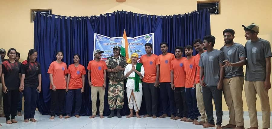 ಶಿರಸಿಯ ಅರಣ್ಯ ಕಾಲೇಜಿನ ವತಿಯಿಂದ ಹುಲೇಕಲ್ನಲ್ಲಿ ಈಚೆಗೆ ನಡೆದ ಶಿಬಿರದಲ್ಲಿ ಜಾಗೃತಿ ರೂಪಕ ಪ್ರದರ್ಶಿಸಿದ್ದ ಮನೋಜ್ ಪಾಲೇಕರ್ ಮತ್ತು ಸುರೇಶ್ ಭಟ್