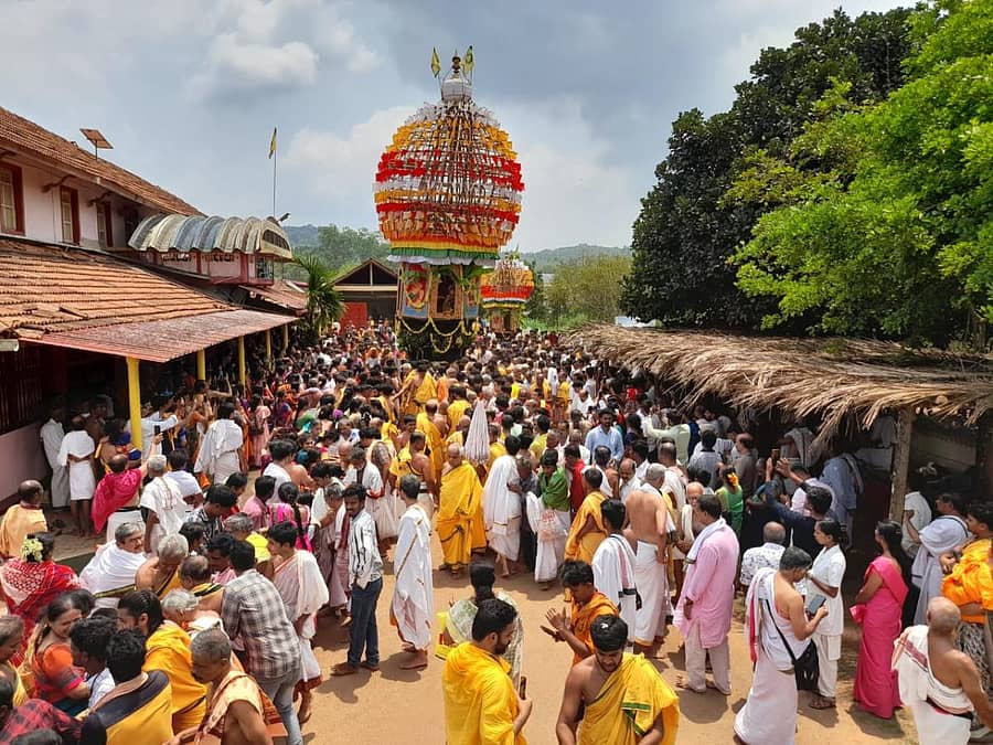 ಹೊಸನಗರ ತಾಲ್ಲೂಕು ರಾಮಚಂದ್ರಪುರ ಮಠದಲ್ಲಿ ನಡೆದ ರಾಮೋತ್ಸವದಲ್ಲಿ ಮಹಾ ರಥೋತ್ಸವ ನಡೆಯಿತು.