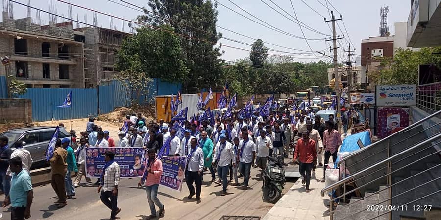 ಬಹುಜನ ಸಮಾಜ ಪಾರ್ಟಿ (ಬಿಎಸ್ಪಿ) ಕಾರ್ಯಕರ್ತರು ನಗರದಲ್ಲಿ ಸೋಮವಾರ ಕಾಲ್ನಡಿಗೆ ಜಾಥಾ ನಡೆಸಿದರು