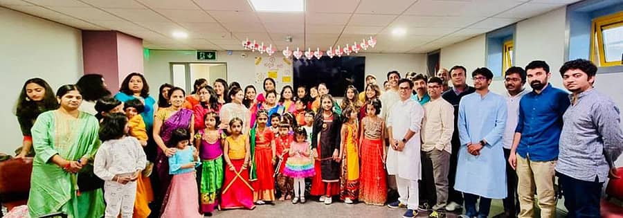 ಐರ್ಲೆಂಡ್‌ನ ಡಬ್ಲಿನ ನಗರದಲ್ಲಿ ಕನ್ನಡ ಕಲಿ ಸಂಘದ ವತಿಯಿಂದ ಭಾನುವಾರ ನಡೆದ ಯುಗಾದಿ ಸಂಭ್ರಮ ಕಾರ್ಯಕ್ರಮದಲ್ಲಿ ಭಾಗವಹಿಸಿದ್ದ ಕನ್ನಡಿಗರು.