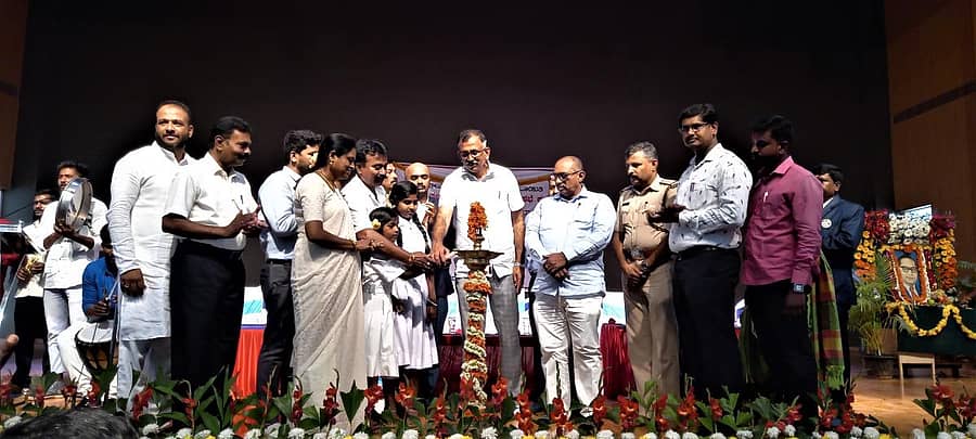 ಮಾಗಡಿಯಲ್ಲಿ ನಡೆದ ಡಾ.ಬಿ.ಆರ್. ಅಂಬೇಡ್ಕರ್ ಜಯಂತಿ ಕಾರ್ಯಕ್ರಮವನ್ನು ವಿಧಾನ ಪರಿಷತ್ ಸದಸ್ಯ ಎಸ್. ರವಿ ಉದ್ಘಾಟಿಸಿದರು