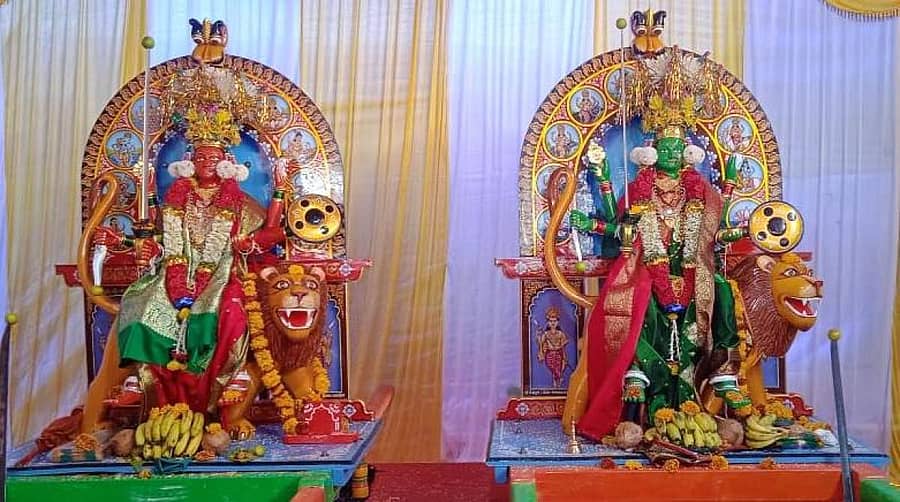 ಅಳ್ನಾವರ ಸಮೀಪದ ವೀರಾಪೂರ ಗ್ರಾಮದ ಗ್ರಾಮದೇವಿ ಹಾಗೂ ದುರ್ಗಾದೇವಿ ಮೂರ್ತಿ
