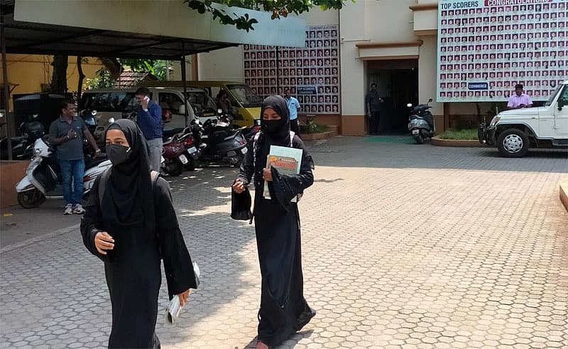 ದ್ವಿತೀಯ ಪಿಯುಸಿ ಪರೀಕ್ಷೆ ಬರೆಯದೆ ಹೊರನಡೆದ ಹಿಜಾಬ್ ಹೋರಾಟಗಾರ್ತಿಯರಾದ ಅಲಿಯಾ ಅಸಾದಿ ಹಾಗೂ ರೇಶಮ್