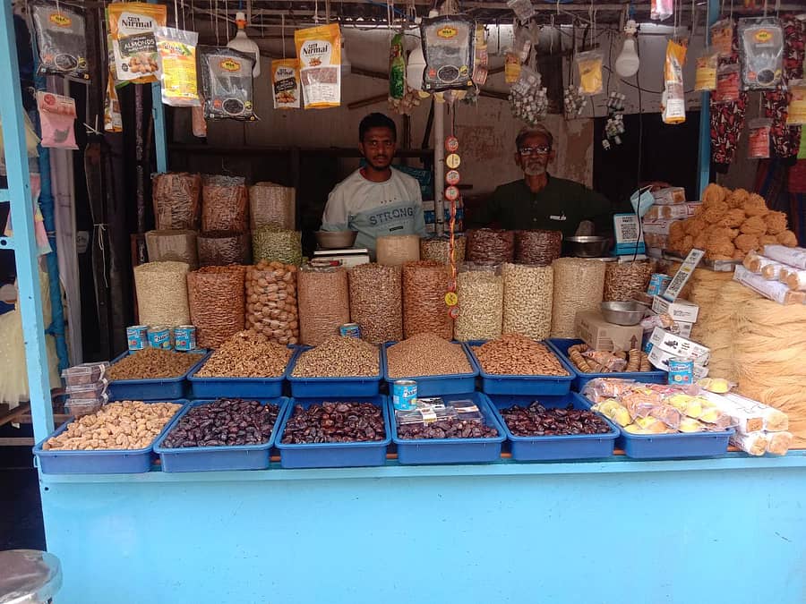 ಬೆಳಗಾವಿ ಮಾರುಕಟ್ಟೆಗೆ ಬಂದಿರುವ ಒಣಹಣ್ಣುಗಳು ಹಾಗೂ ಶಾವಿಗೆ ಉತ್ಪನ್ನಗಳು