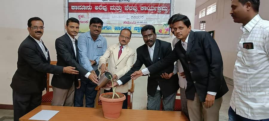 ಸುರಪುರ ಜೆಎಂಎಫ್‍ಸಿ ಕೋರ್ಟ್‍ನಲ್ಲಿ ನಡೆದ ವಿಶ್ವ ಭೂ ದಿನ ಕಾರ್ಯಕ್ರಮವನ್ನು ನ್ಯಾಯಾಧೀಶ ಚಿದಾನಂದ ಬಡಿಗೇರ ಉದ್ಘಾಟಿಸಿದರು