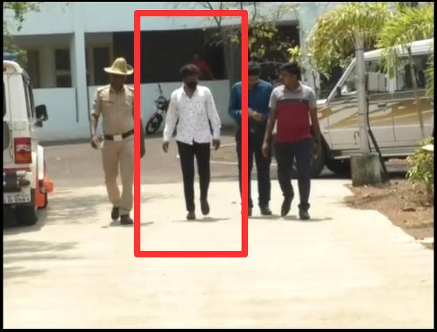 ಎನ್.ವಿ.ಸುನೀಲಕುಮಾರ ಅವರನ್ನು ಮಂಗಳವಾರ ಕಲಬುರಗಿಗೆ ಕರೆತಂದ ಸಿಐಡಿ ಅಧಿಕಾರಿಗಳ ತಂಡ