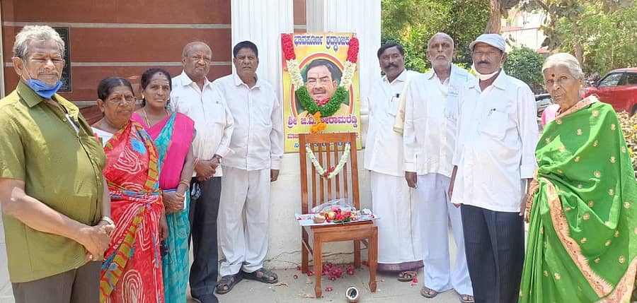 ದೇವನಹಳ್ಳಿಯಲ್ಲಿ ಪ್ರಾಂತ ರೈತ ಸಂಘದಿಂದ ಮಾಜಿ ಶಾಸಕ ಜಿ.ವಿ. ಶ್ರೀರಾಮರೆಡ್ಡಿ ಅವರಿಗೆ ಶ್ರದ್ಧಾಂಜಲಿ ಸಲ್ಲಿಸಲಾಯಿತು