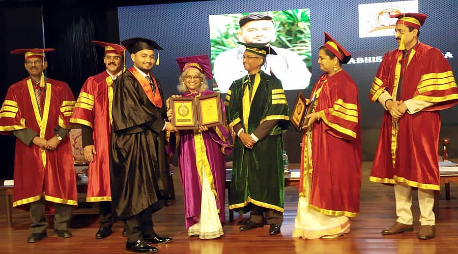 ಹೊಸಕೋಟೆಯ ಎಂವಿಜೆ ಮೆಡಿಕಲ್ ಮತ್ತು ರಿಸರ್ಚ್ ಸೆಂಟರ್‌ನಲ್ಲಿ ವಿದ್ಯಾರ್ಥಿಗಳಿಗೆ ನಿಮ್ಹಾನ್ಸ್ ನಿರ್ದೇಶಕಿ ಡಾ.ಪ್ರತಿಮಾ ಮೂರ್ತಿ ಪದವಿ ಪ್ರದಾನ ಮಾಡಿದರು