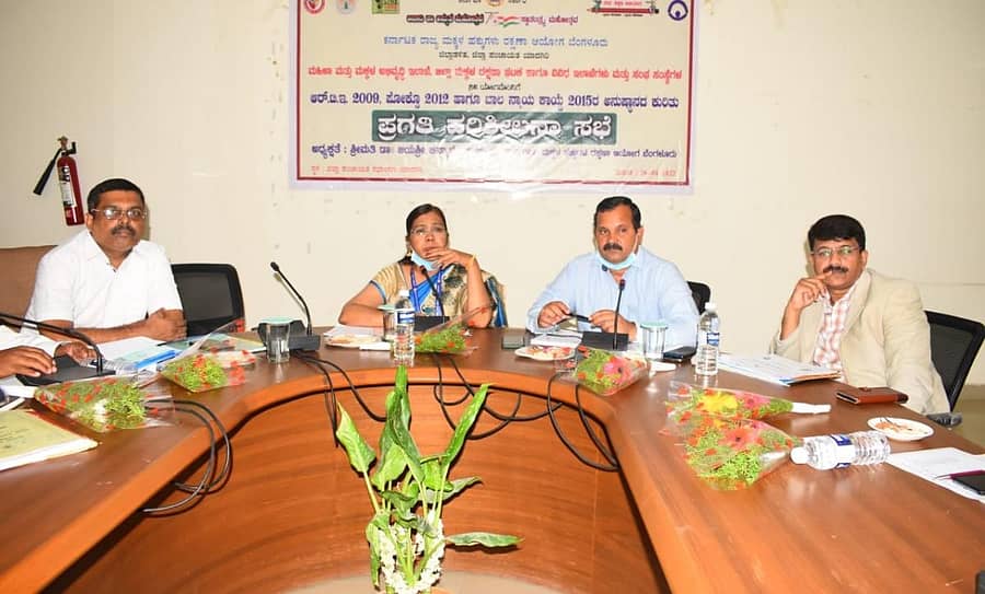 ಯಾದಗಿರಿಯಲ್ಲಿ ನಡೆದ ಆರ್‌ಟಿಇ 2009, ಪೊಕ್ಸೋ 2012 ಹಾಗೂ ಬಾಲನ್ಯಾಯ ಕಾಯ್ದೆ 2015ರ ಅನುಷ್ಠಾನದ ಕುರಿತು ಪ್ರಗತಿ ಪರಿಶೀಲನಾ ಸಭೆಯಲ್ಲಿ ರಾಜ್ಯ ಮಕ್ಕಳ ಹಕ್ಕುಗಳ ರಕ್ಷಣಾ ಆಯೋಗ ಅಧ್ಯಕ್ಷೆ ಡಾ.ಜಯಶ್ರೀ ಚನ್ನಾಳ ಮಾತನಾಡಿದರು