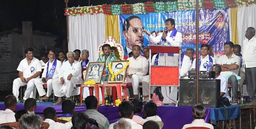 ವಾಡಿ ಸಮೀಪದ ಸುಗೂರು(ಎನ್) ಗ್ರಾಮದಲ್ಲಿ ನಡೆದ ಅಂಬೇಡ್ಕರ್ ಜಯಂತಿ ಕಾರ್ಯಕ್ರಮದಲ್ಲಿ ನೀಲಕಂಠ ಬಡಿಗೇರ ಮಾತನಾಡಿದರು