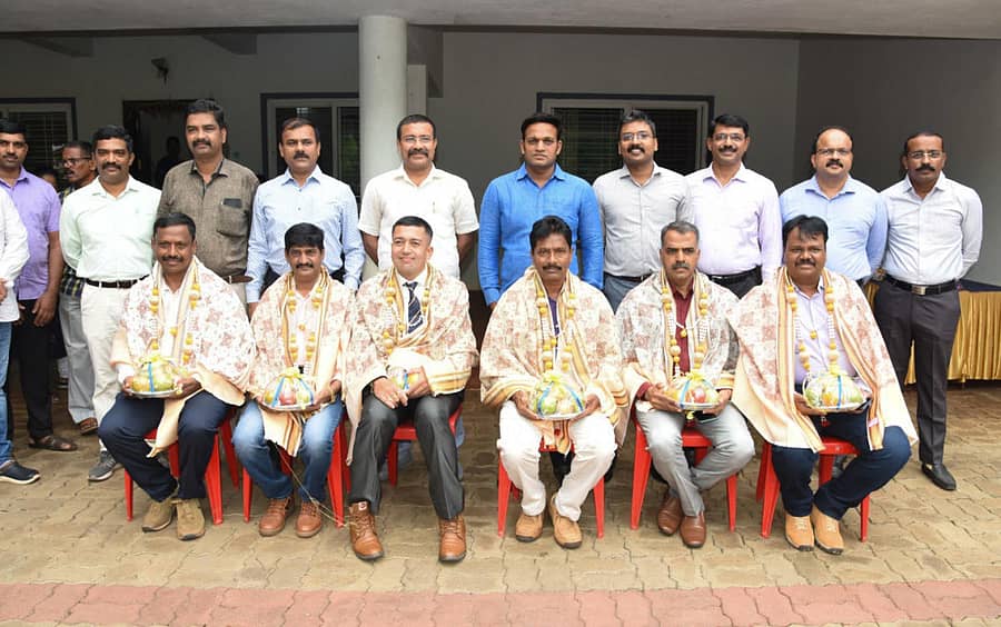 ವರ್ಗಾವಣೆ ಆಗಿರುವ ಪೊಲೀಸ್ ಇನ್ಸ್ಪೆಕ್ಟರ್ಗಳನ್ನು ಕಮಿಷನರ್ ಎನ್. ಶಶಿಕುಮಾರ್ ಸನ್ಮಾನಿಸಿದರು.