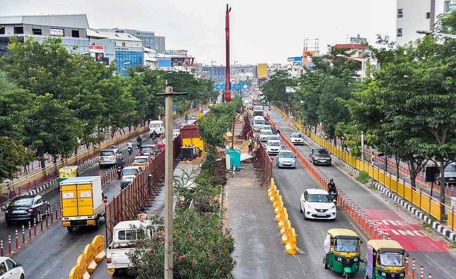 ಹೊರ ವರ್ತುಲ ರಸ್ತೆಯಲ್ಲಿ ನಡೆಯುತ್ತಿರುವ ಮೆಟ್ರೊ ರೈಲು ಮಾರ್ಗದ ಕಾಮಗಾರಿ