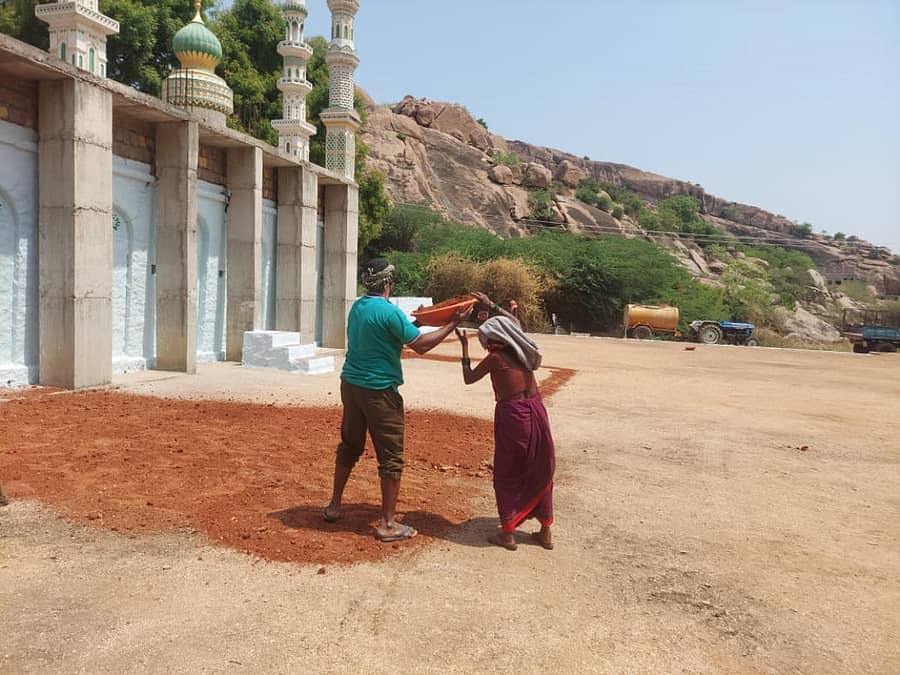 ಕೊಪ್ಪಳದ ಹುಲಿಕೆರೆ ಬಳಿ ಇರುವ ಈದ್ಗಾ ಮೈದಾನದಲ್ಲಿ ಸಿದ್ಧತೆ ಮಾಡಲಾಯಿತು