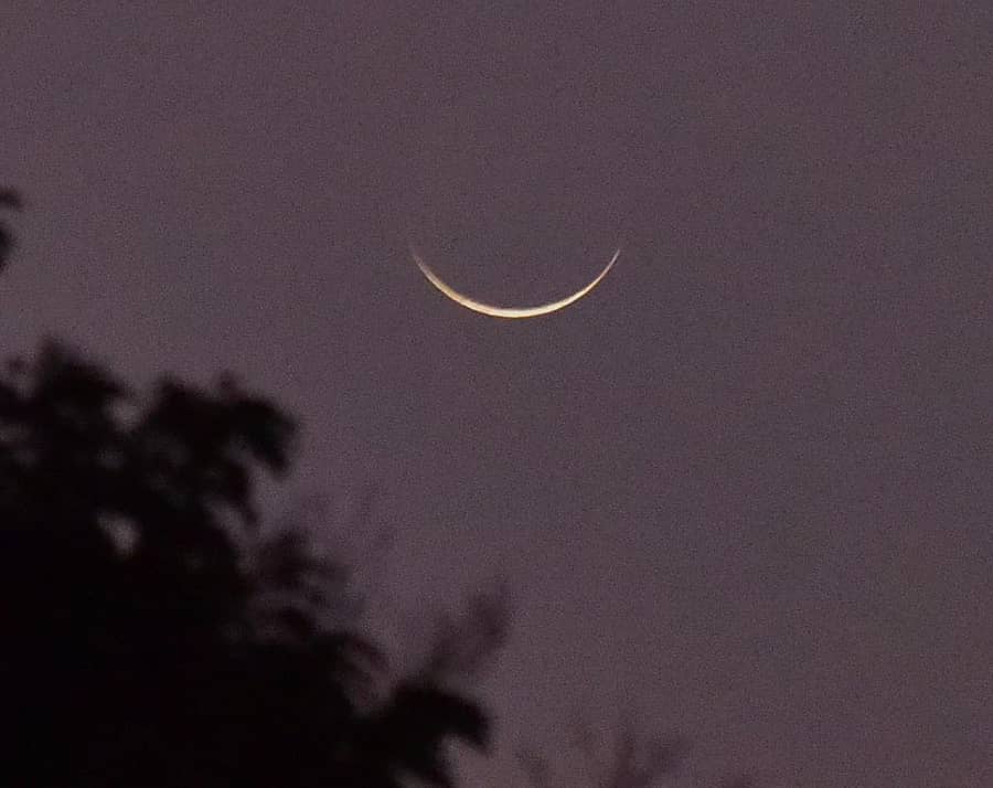 ಹುಬ್ಬಳ್ಳಿಯಲ್ಲಿ ಸೋಮವಾರ ಚಂದ್ರ ಕಾಣಿಸಿಕೊಂಡಿದ್ದು ಹೀಗೆ...