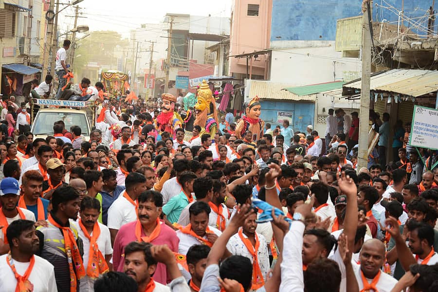 ಚಿತ್ರದುರ್ಗ ನಗರದಲ್ಲಿ ಮಂಗಳವಾರ ವೀರಶೈವ ಲಿಂಗಾಯತ ಸಮಾಜದಿಂದ ಸಾಗಿದ ಬಸವೇಶ್ವರ ಜಯಂತಿ ಮೆರವಣಿಗೆ.