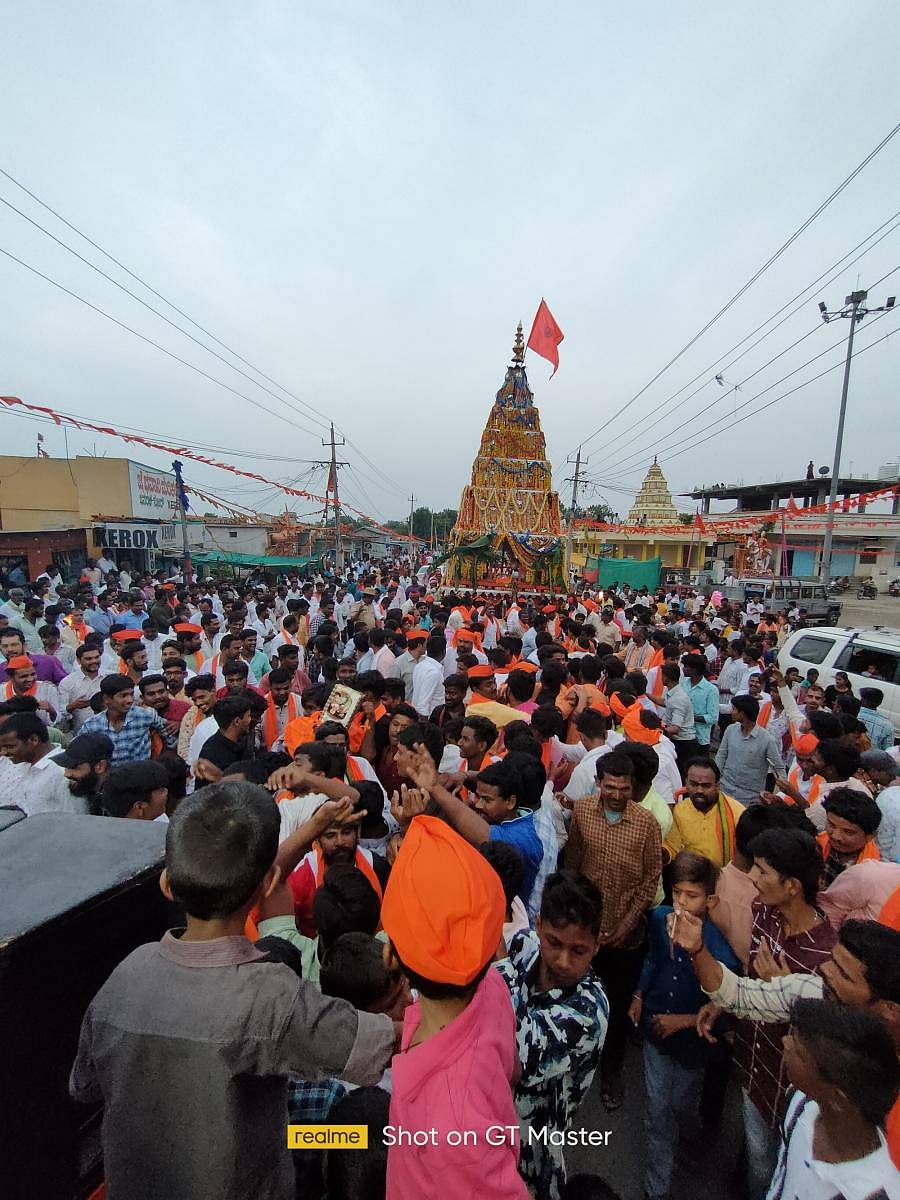 ಚಿಂಚೋಳಿ ತಾಲ್ಲೂಕು ಕಲ್ಲೂರು ರೋಡ್ ಗ್ರಾಮದಲ್ಲಿ ಬುಧವಾರ ಸಂಜೆ ವೀರದ್ರೇಶ್ವರ ರಥೋತ್ಸವ ಜರುಗಿತು