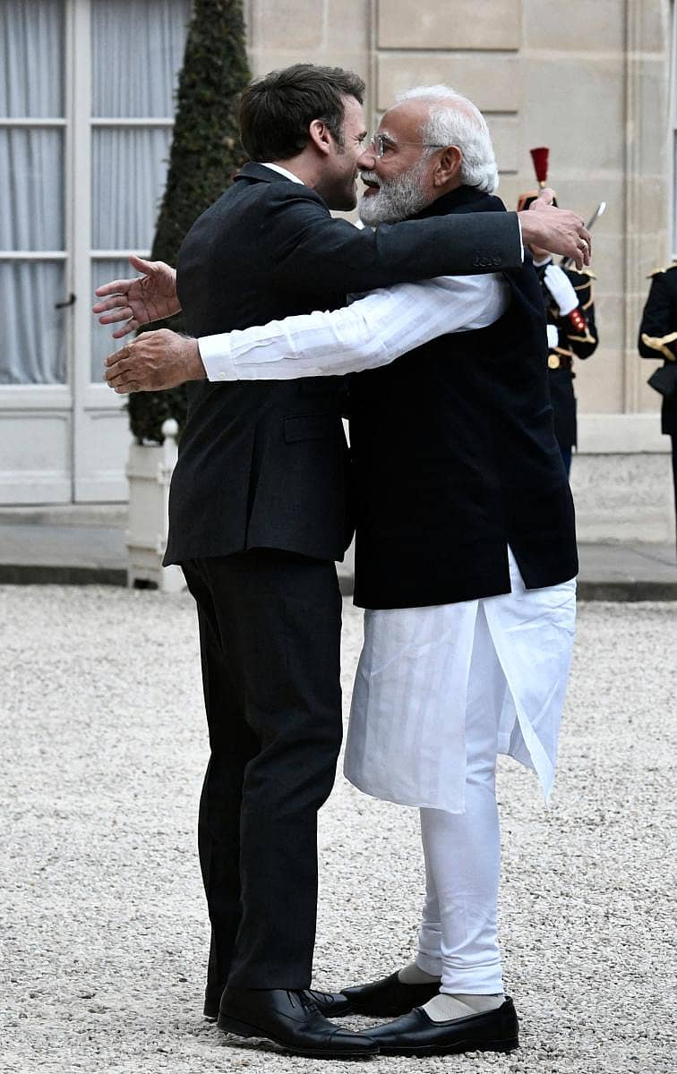 ಪ್ರಧಾನಿ ನರೇಂದ್ರ ಮೋದಿ ಮತ್ತು ಫ್ರಾನ್ಸ್‌ ಅಧ್ಯಕ್ಷ ಎಮ್ಯಾನುಯೆಲ್ ಮ್ಯಾಕ್ರನ್ ಅವರ ಭೇಟಿಯ ಕ್ಷಣ